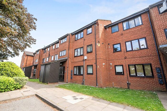 2 Bedroom Flat For Sale In Beardsley Way, London, W3