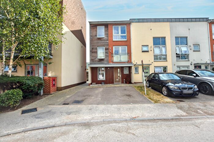 5 Bedroom End Of Terrace House For Sale In Hyde Grove, Dartford, Kent, DA1