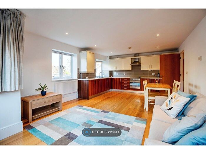 2 Bedroom Flat To Rent In Worple Road, Wimbledon, SW19