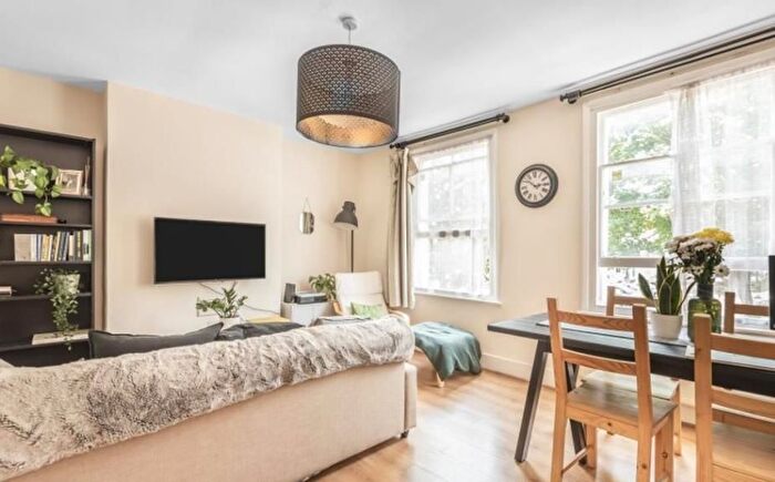 3 Bedroom Flat To Rent In Palgrave Gardens, Marylebone, London, NW1
