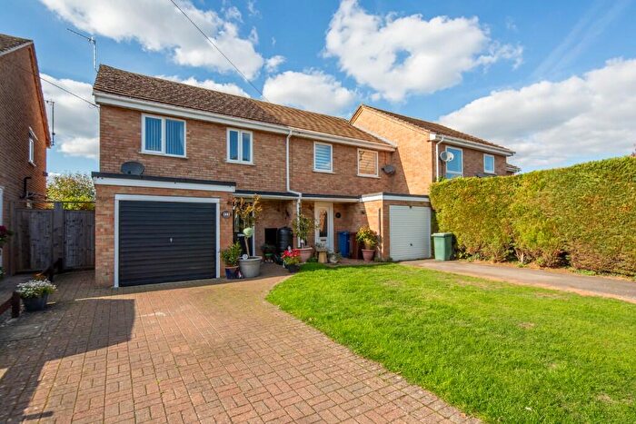 3 Bedroom End Of Terrace House For Sale In Fair Close, Bicester, Oxfordshire, OX26