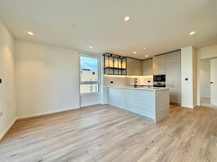 2 Bedroom Flat To Rent In Hemlock Street, E14