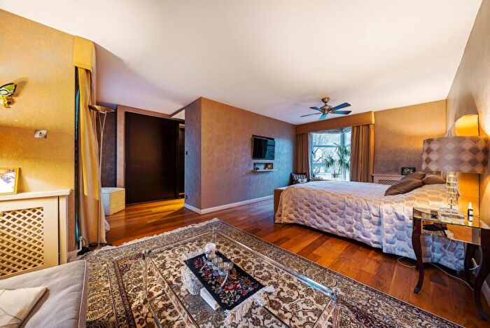 5 Bedroom Flat To Rent In Anhalt Road, London, SW11
