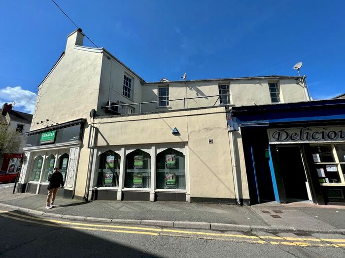 3 Bedroom Flat To Rent In Lammas Street, Carmarthen, Carmarthenshire, SA31