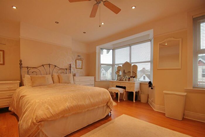 4 Bedroom Semi-Detached House To Rent In Woodlea Road, Worthing, BN13