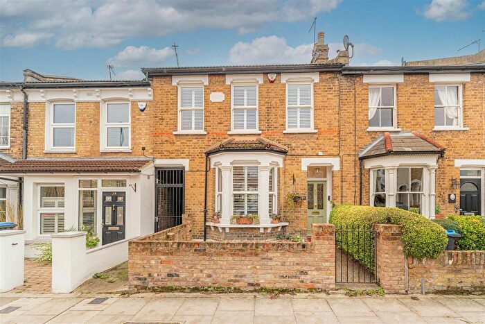 3 Bedroom Terraced House For Sale In Gordon Road, Enfield, EN2