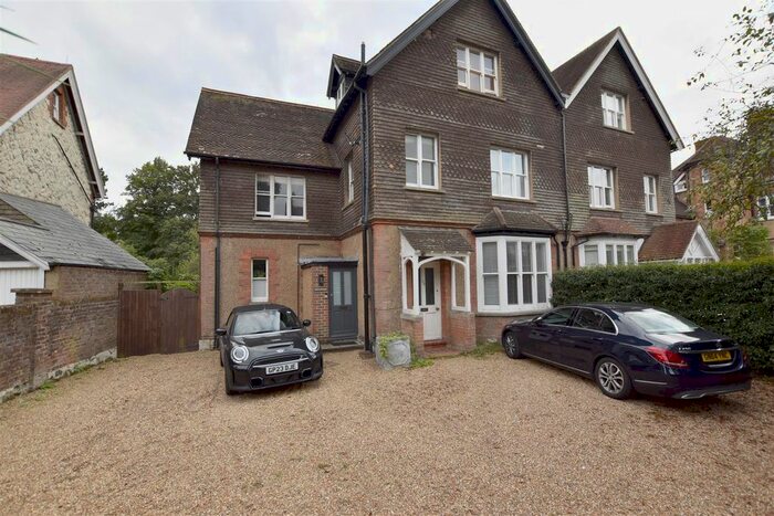 1 Bedroom Flat To Rent In Somers Road, Reigate, RH2