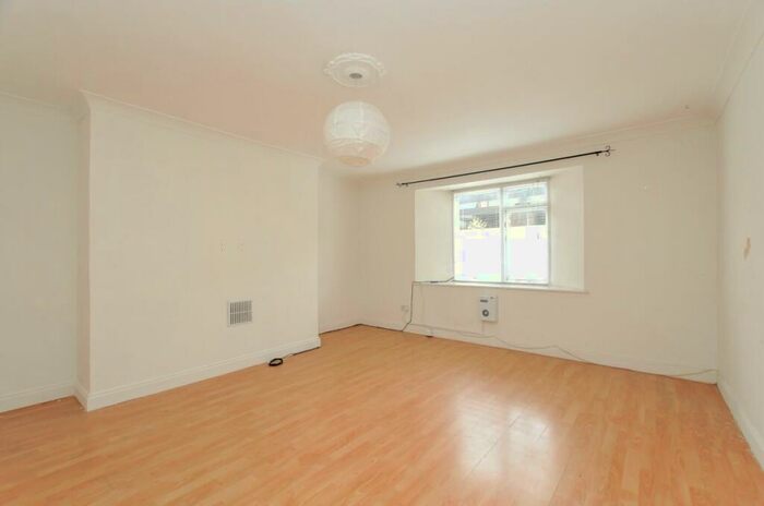 1 Bedroom Flat To Rent In Leabridge Road, Clapton, E5