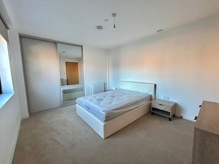 2 Bedroom Flat To Rent In Trent Lane, Nottingham, Nottinghamshire, NG2