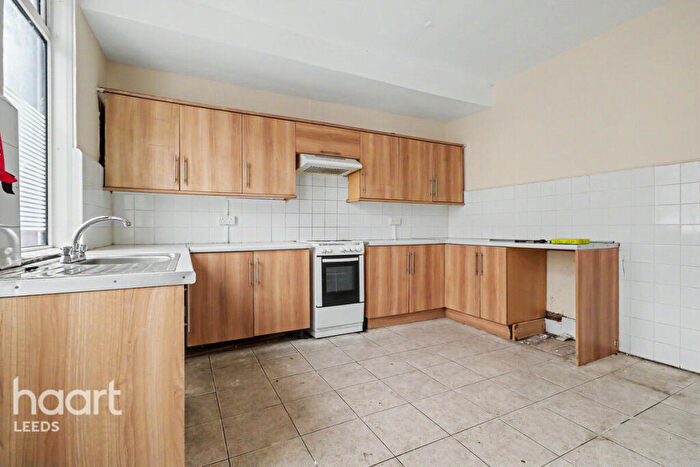 4 Bedroom Terraced House For Sale In Victoria Grove, Leeds, LS9