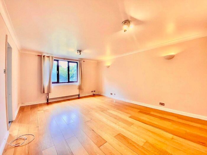 2 Bedroom Flat To Rent In Rowlands Close, Mill Hill, London, NW7