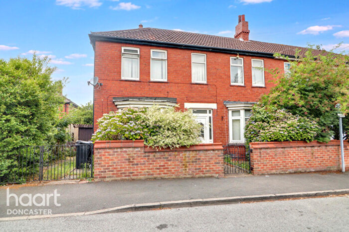 3 Bedroom Semi-Detached House For Sale In Harrowden Road, Doncaster, DN2