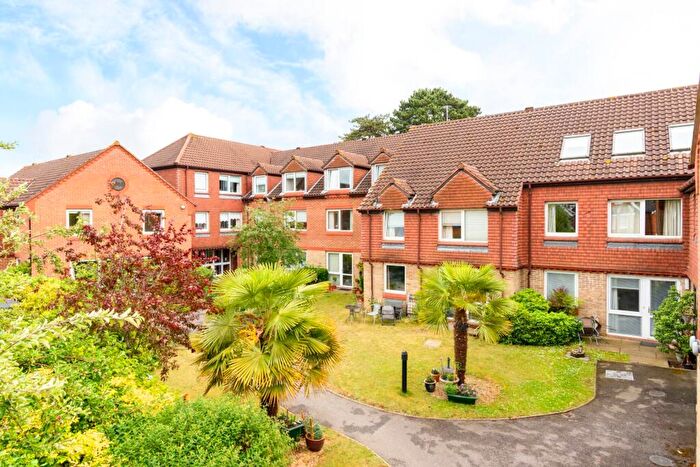 1 Bedroom Retirement Property For Sale In Bridge Court, Weybridge, KT13