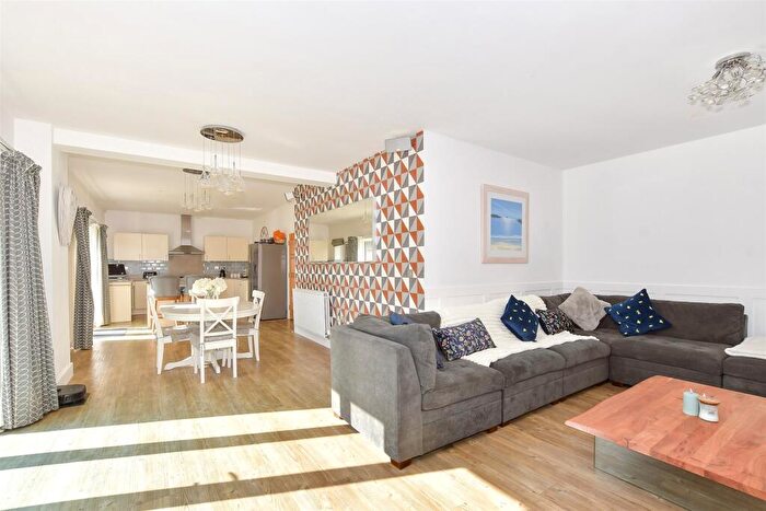 4 Bedroom Detached House For Sale In Southern View, Haywards Heath, West Sussex, RH16