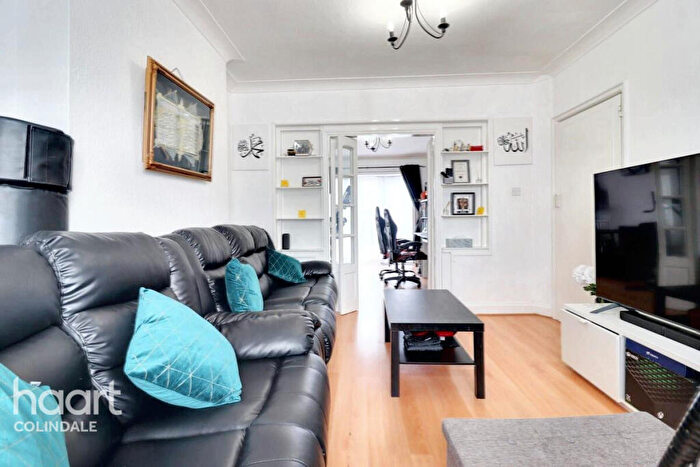 3 Bedroom Semi Detached House For Sale In Rydal Gardens, NW9