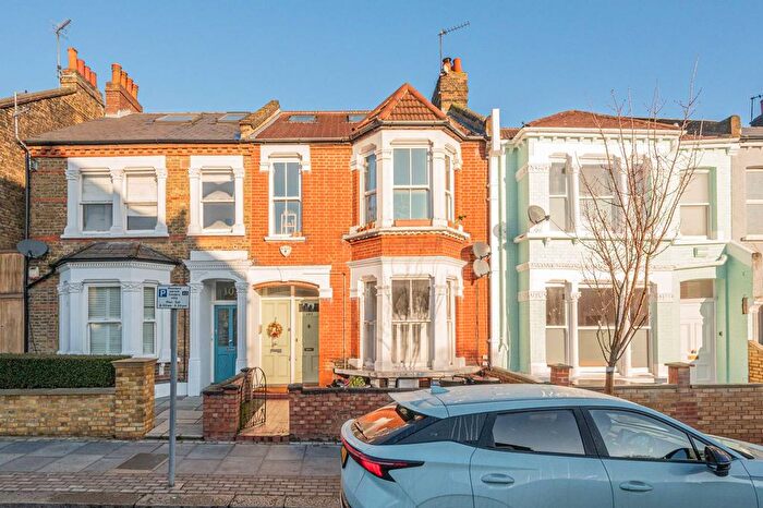 2 Bedroom Maisonette To Rent In Oakhill Road, East Putney, London, SW15