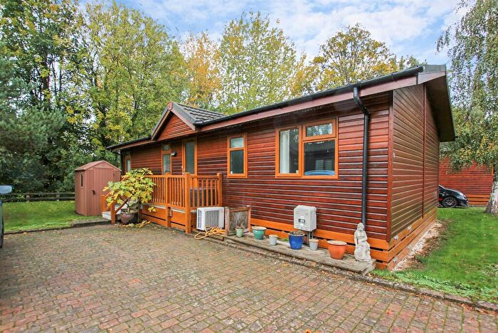 2 Bedroom Park Home For Sale In Wicksteed Park, Barton Road, Barton Seagrave, NN15