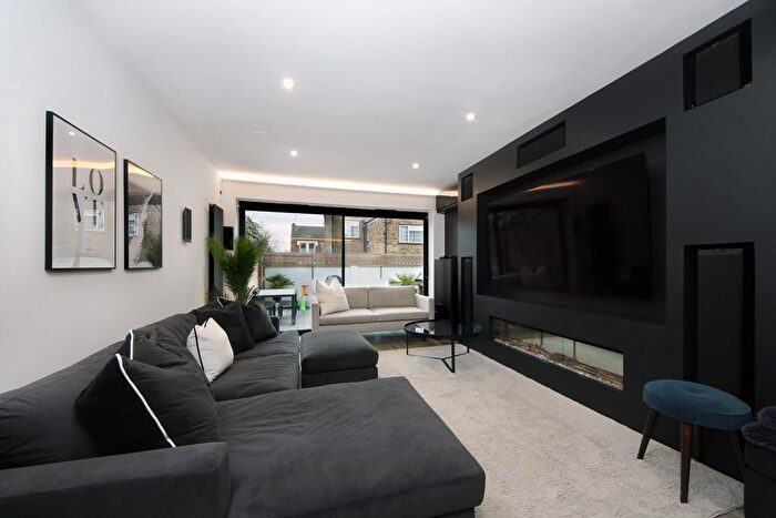 5 Bedroom Link Detached House To Rent In Cowper Road, London, W3