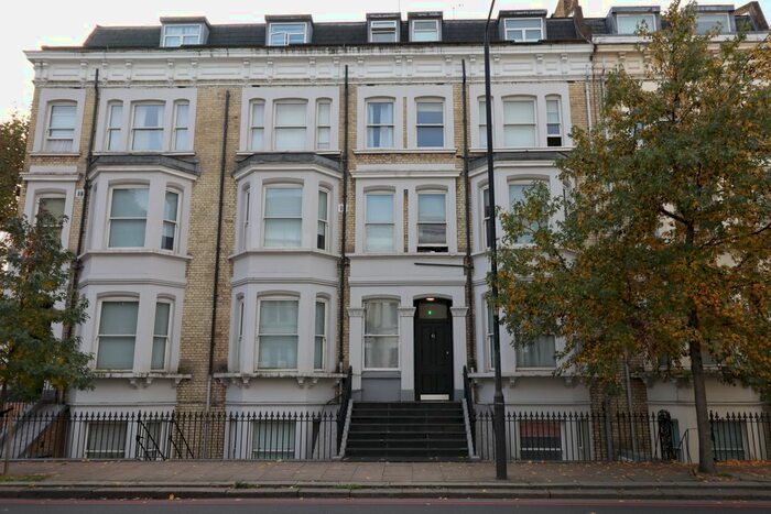 Studio To Rent In Warwick Road, London, SW5