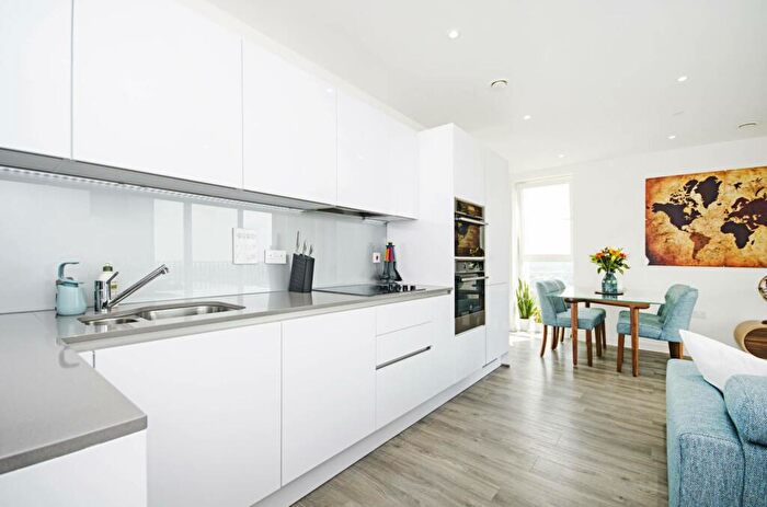 2 Bedroom Flat To Rent In Moorhen Drive, Hendon, London, NW9