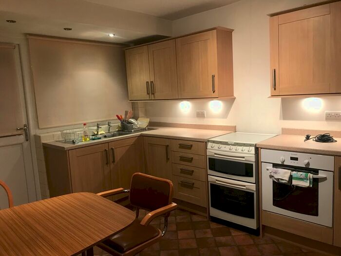 3 Bedroom End Of Terrace House To Rent In Wentworth Road, Southall, UB2