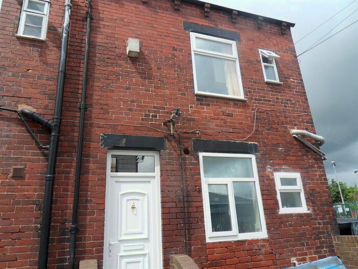 2 Bedroom Flat To Rent In Station Lane, Featherstone, Pontefract, WF7