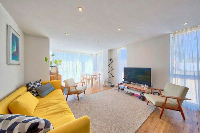 2 Bedroom Apartment To Rent In Battersea High Street, SW11