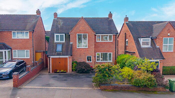 3 Bedroom Detached House For Sale In Swindell Road, Pedmore, Stourbridge, DY9