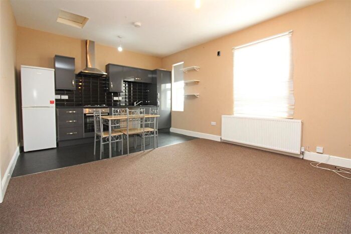2 Bedroom Flat To Rent In Green Lane, Ilford, IG3