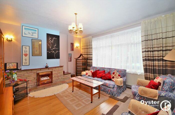 3 Bedroom Terraced House To Rent In Hastings Road, London, N11
