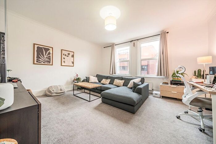 2 Bedroom Maisonette To Rent In London Road, Twickenham, TW1