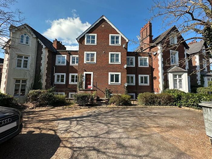 2 Bedroom Apartment To Rent In Slough, Berkshire, SL1