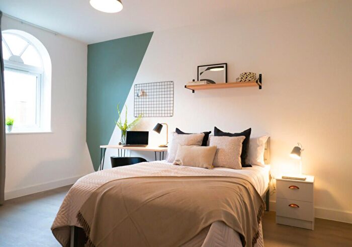 3 Bedroom Flat To Rent In Dickenson Road, Manchester, M13