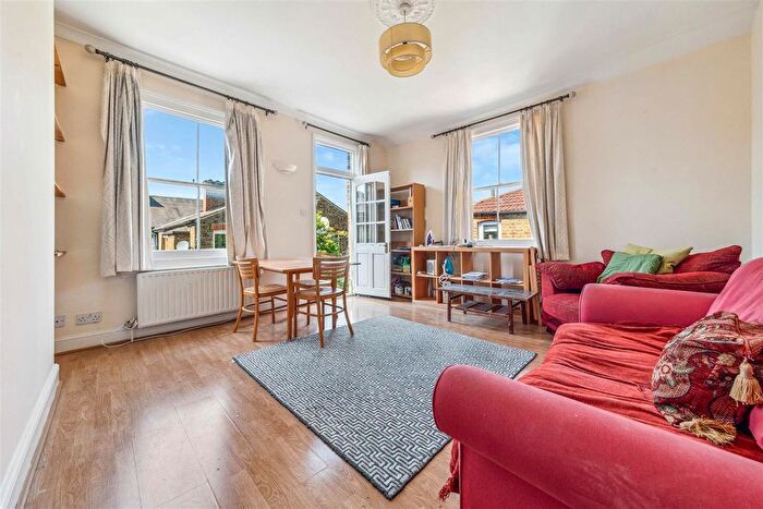 2 Bedroom Flat To Rent In Doverfield Road, London, SW2
