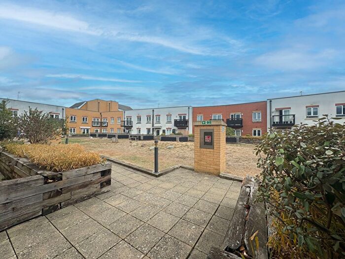 1 Bedroom Flat For Sale In Featherstone Road, Southall, UB2
