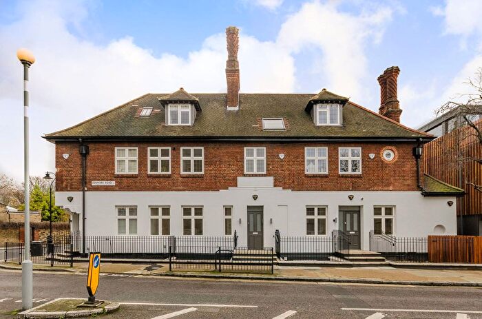 1 Bedroom Flat For Sale In Knatchbull Road, Camberwell, London, SE5