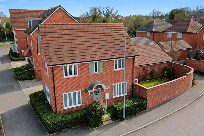 3 Bedroom Detached House For Sale In Porthcawl Drive, Binfield, Bracknell, RG42