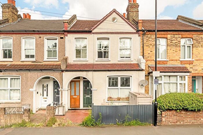 2 Bedroom Flat To Rent In Malyons Road, Lewisham, SE13