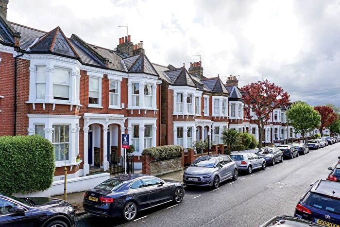 2 Bedroom Flat To Rent In Tantallon Road, Balham, London, SW12