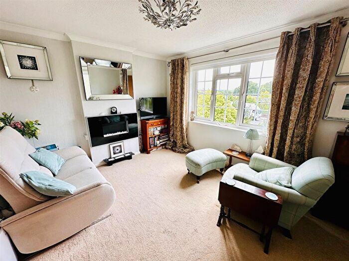 1 Bedroom Flat For Sale In Mayford Close, Beckenham, BR3