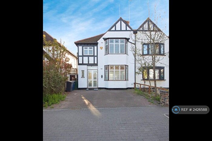 3 Bedroom Semi-Detached House To Rent In Friern Barnet Lane, London, N11