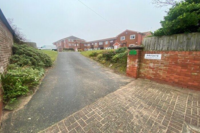 2 Bedroom Flat To Rent In Lingdale Court, Wirral, CH48