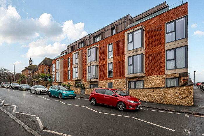 2 Bedroom Apartment For Sale In Denzil Road, Guildford, GU2
