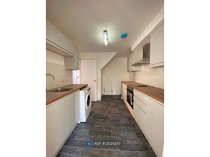 4 Bedroom Semi-Detached House To Rent In Wordsworth Road, Luton, LU4