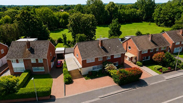 4 Bedroom Semi-Detached House For Sale In Lea Close, Reading, RG30