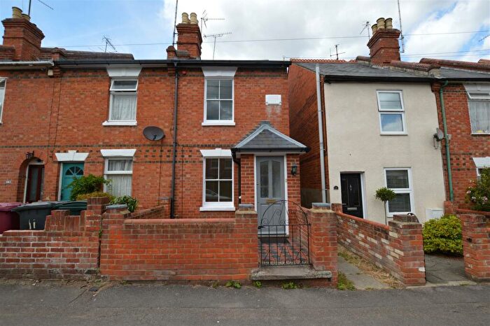 2 Bedroom Town House To Rent In Queen Street, RG4