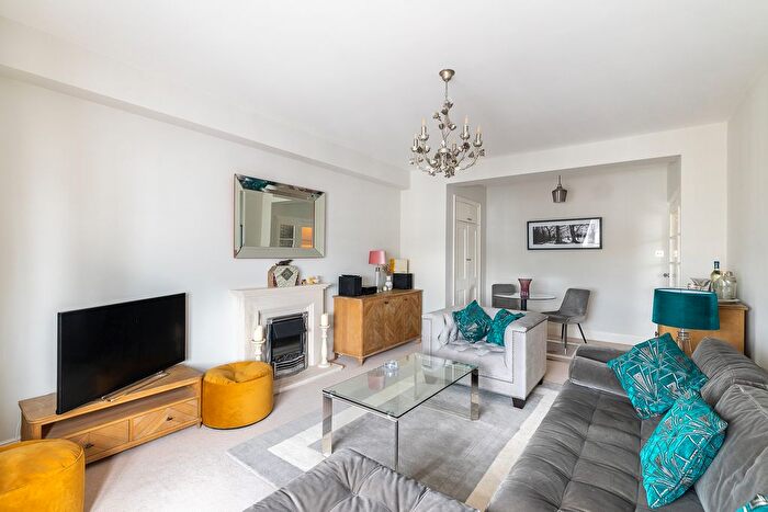 1 Bedroom Flat To Rent In Kensington Park Road, Notting Hill, W11