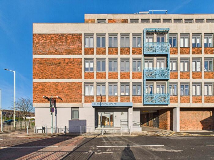 2 Bedroom Flat To Rent In Burlington House, Swanfield Road, Waltham Cross, Hertfordshire, EN8