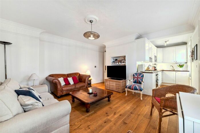 2 Bedroom Flat To Rent In Edge Street, Kensington, W8