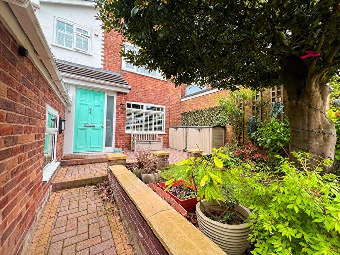 3 Bedroom Detached House For Sale In Cuckoo Close, Woolton, Liverpool, L25